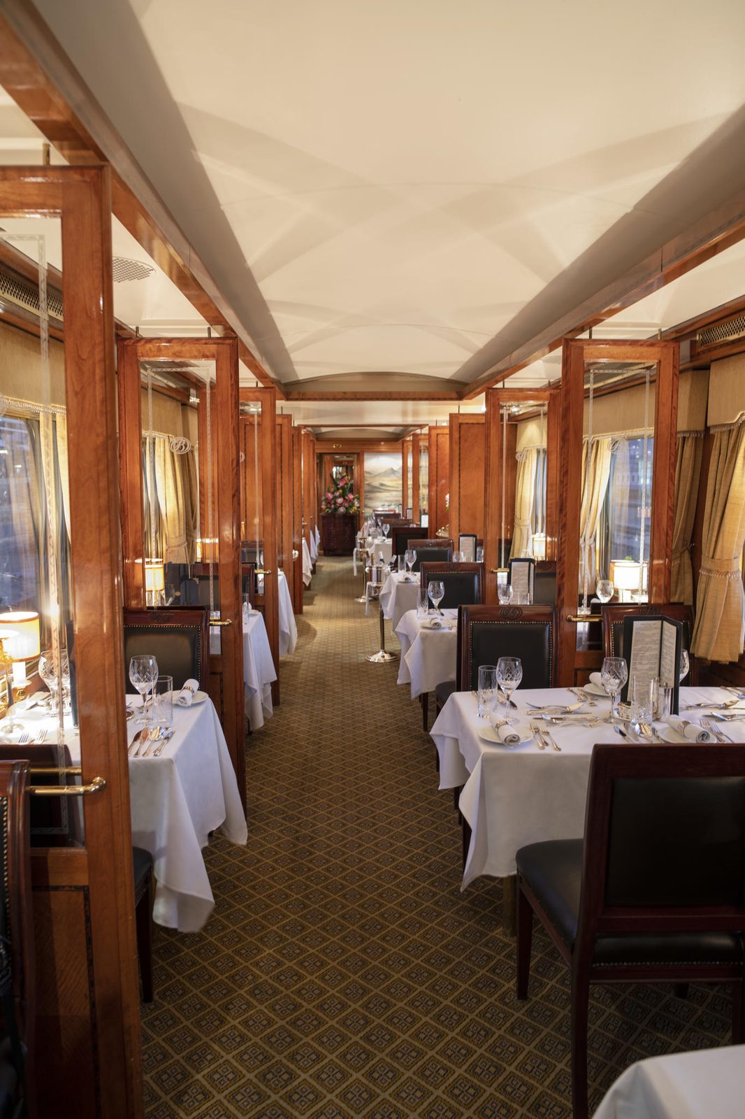 The elegant dining car