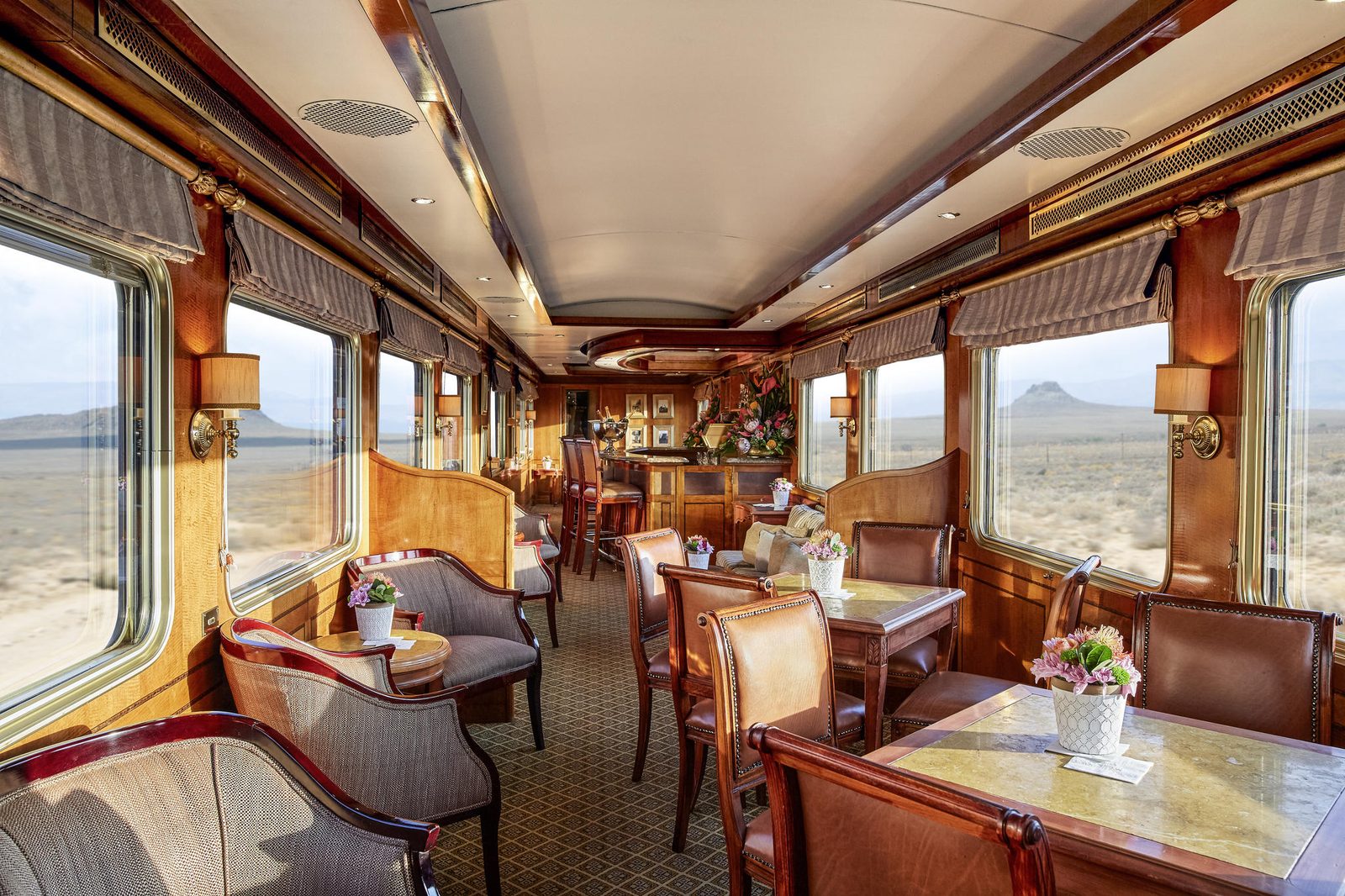 The lounge car by day