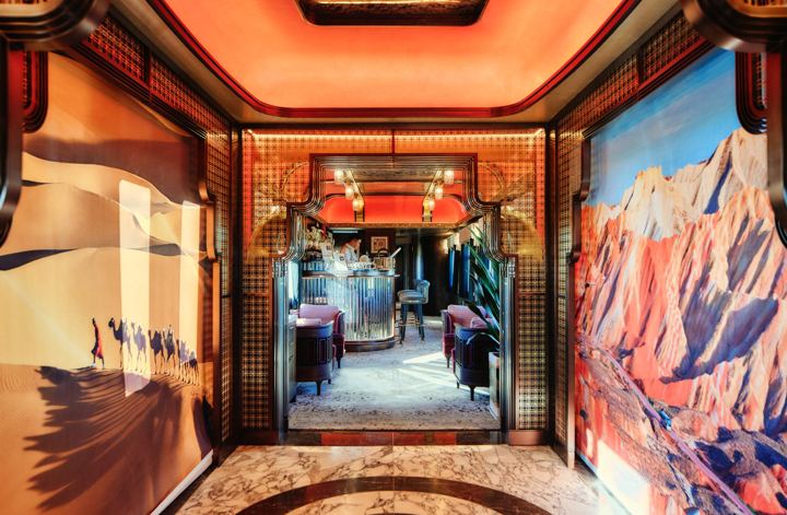 Golden Eagle Silk Road Express: the bar lounge car