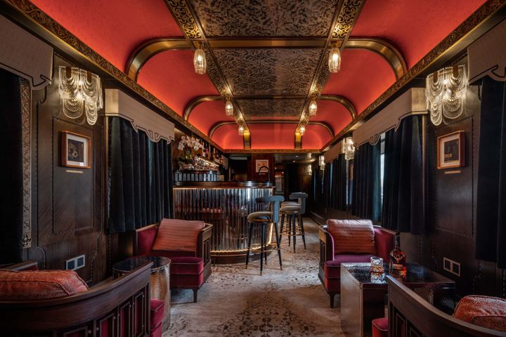 Golden Eagle Silk Road Express: the bar lounge car