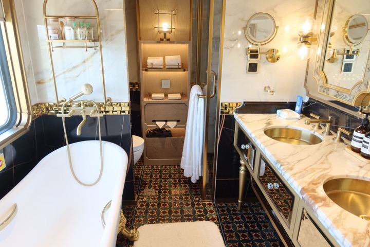 Golden Eagle Silk Road Express: a Han Dynasty Suite