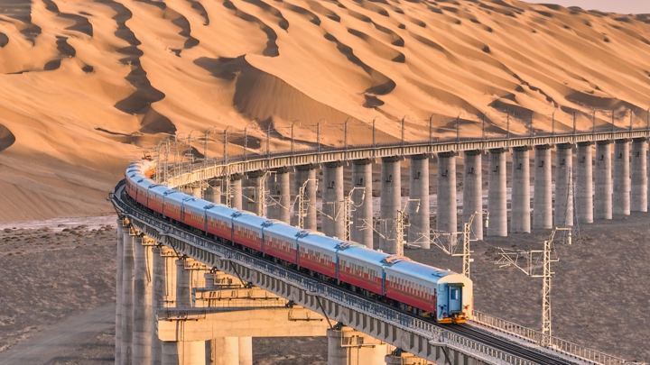 Golden Eagle Silk Road Express: the train crossing the desert, Gobi Desert