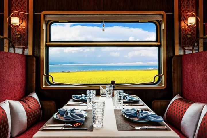 Golden Eagle Silk Road Express: the Chinese-style dining car