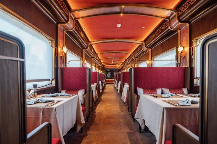 Golden Eagle Silk Road Express: the Chinese-style dining car