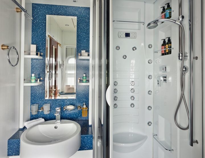 Golden Eagle: the Imperial Suite bathroom