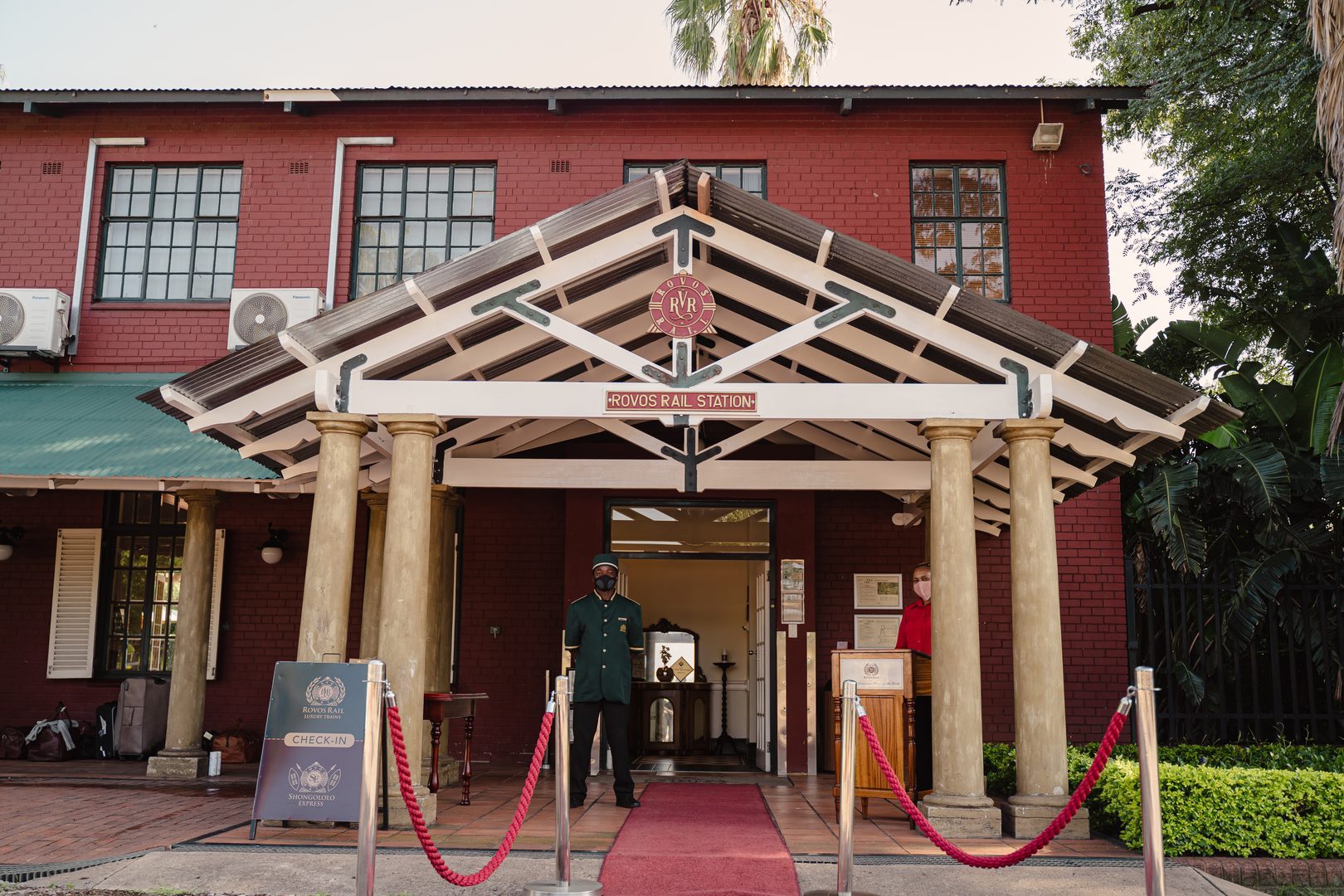 Pride of Africa — Rovos Rail: Station Red Carpet