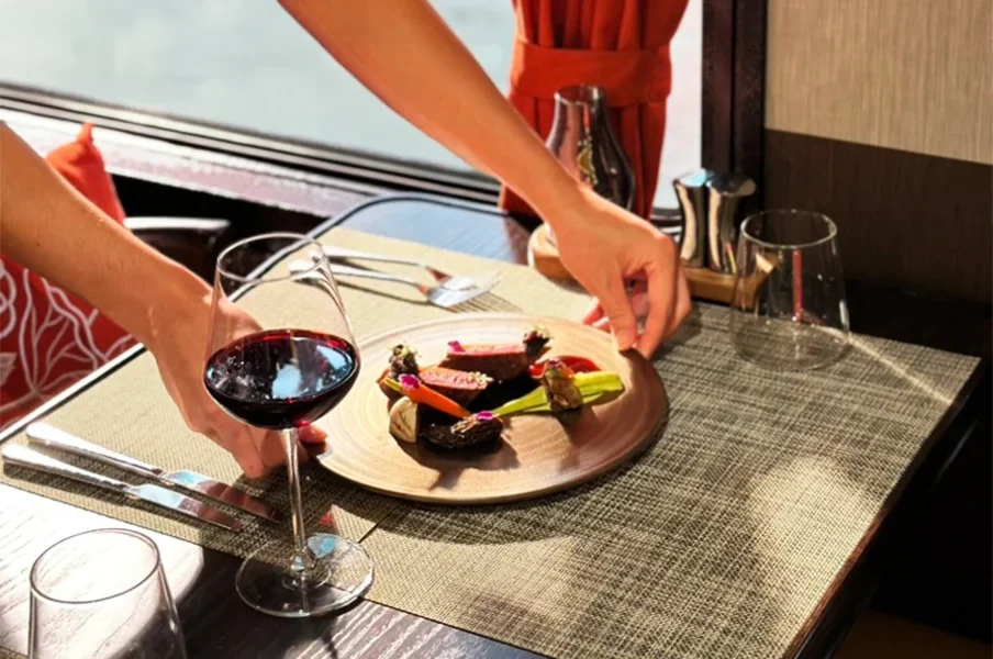 SJourney Vietnam Luxury Express - en route